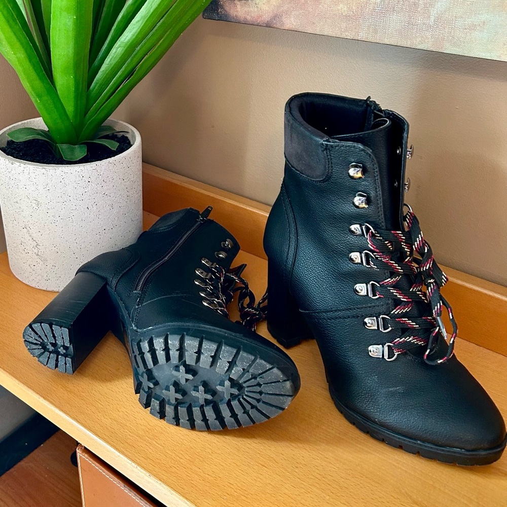 Black Chunk Boots (NBW)